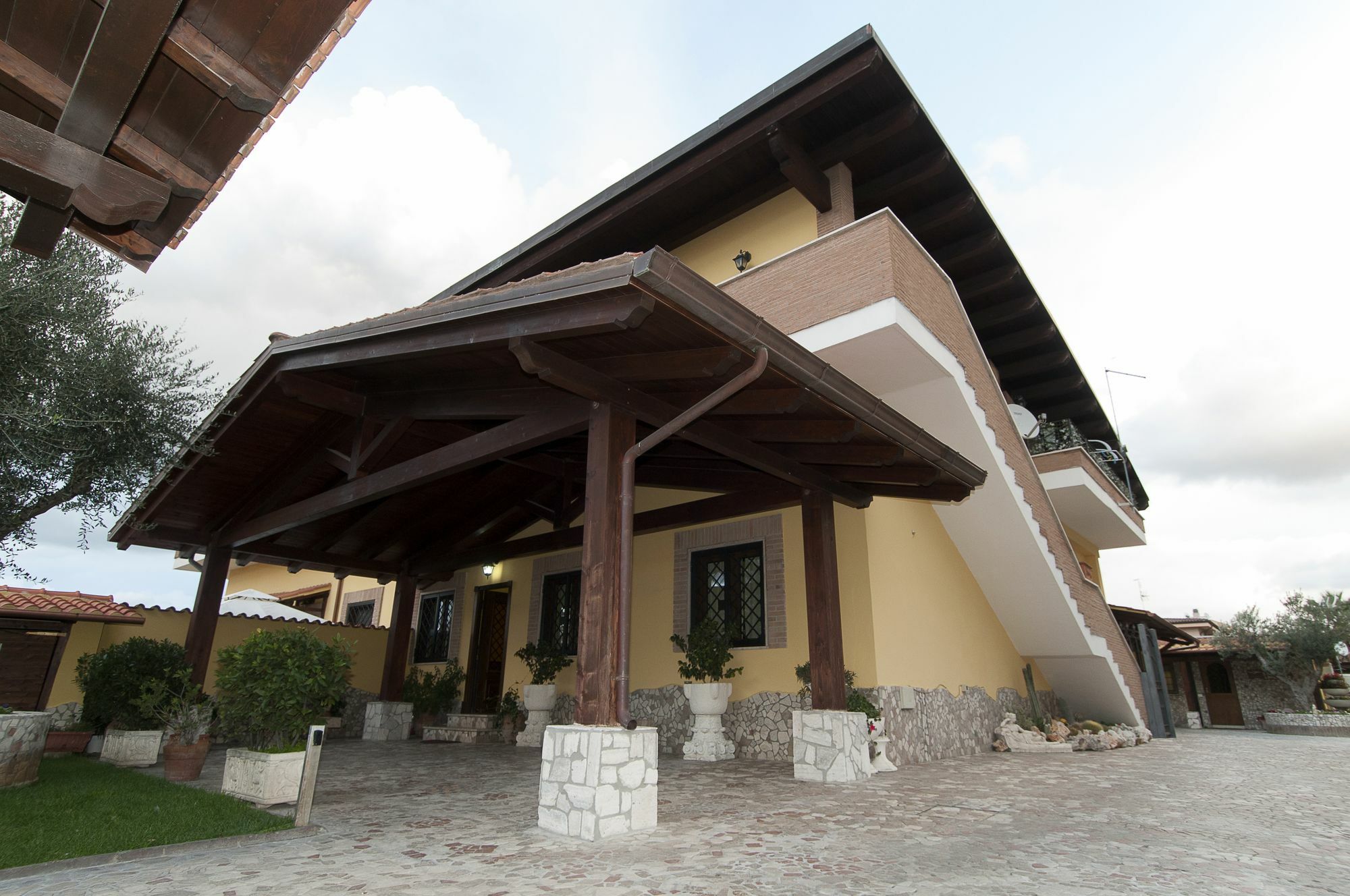 Eneahouse Ξενοδοχείο Φιουμιτσίνο Εξωτερικό φωτογραφία